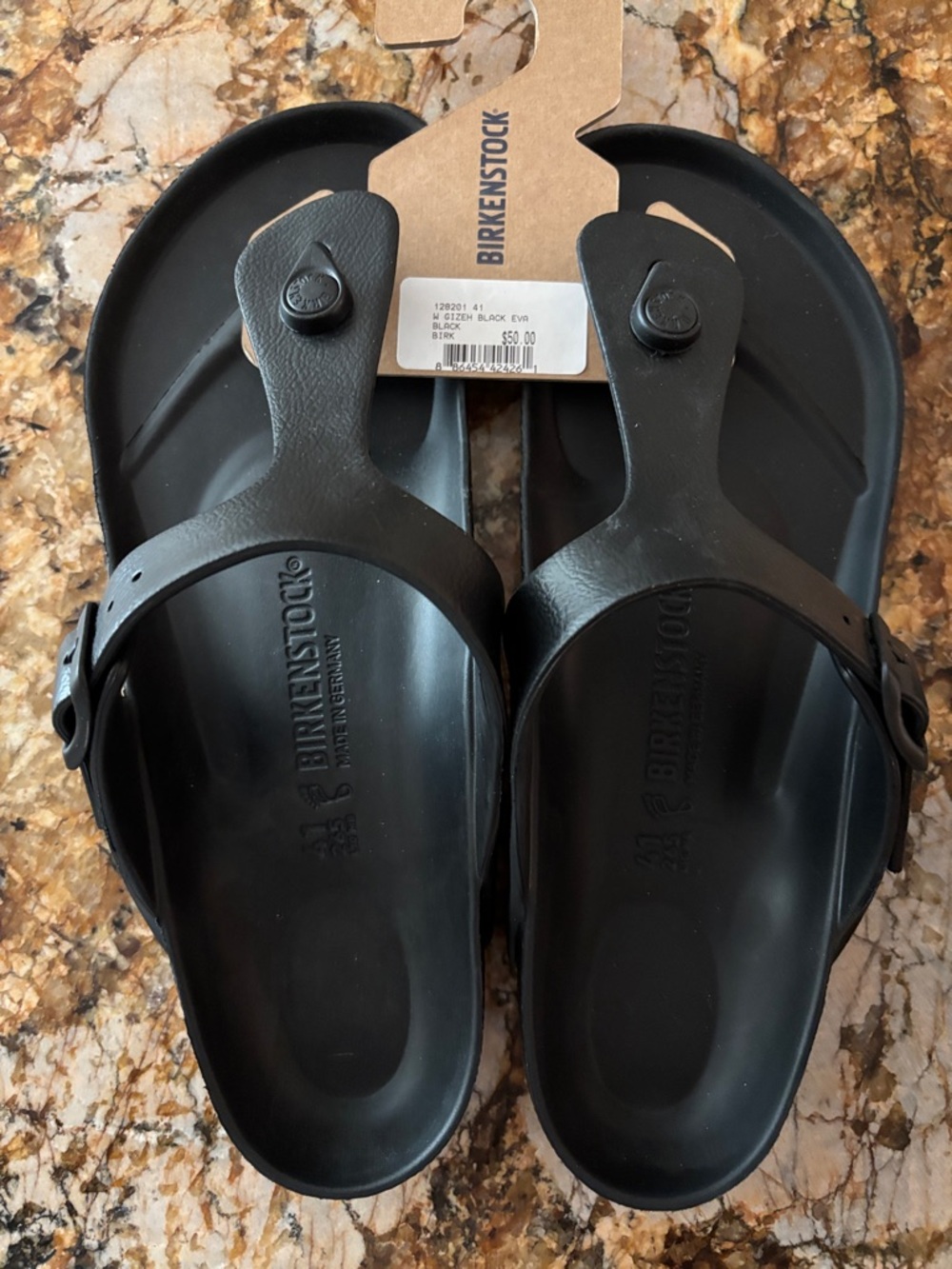 NWT- BIRKENSTOCK SANDALS (41)